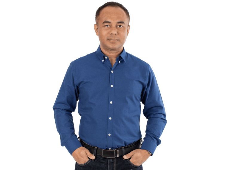 Thai translation services man in a blue shirt