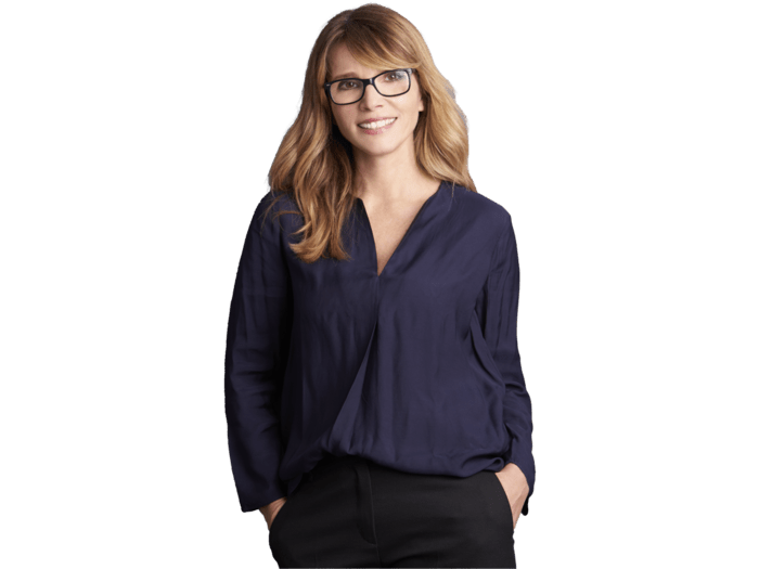 Belgian dutch interpreting services, Portrait of a happy woman posing against a grey background